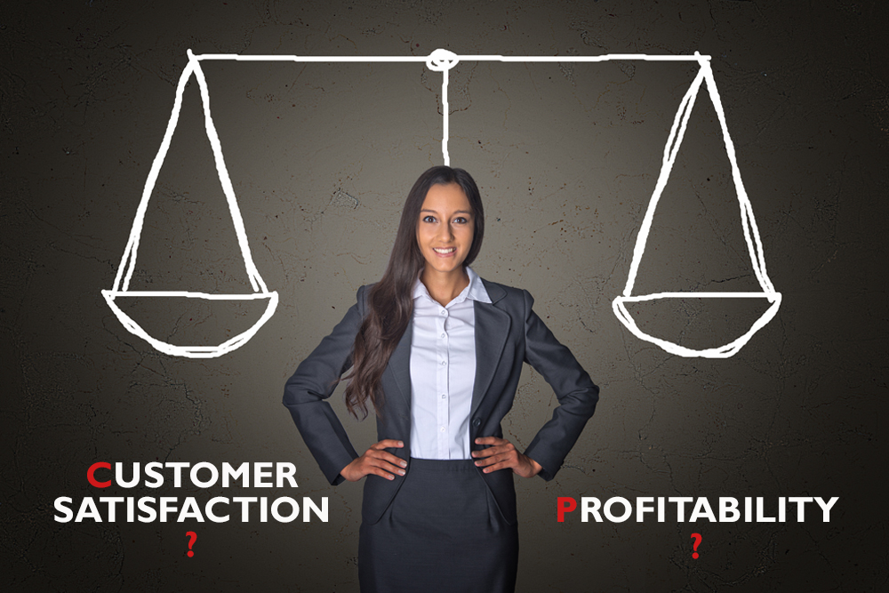 TEMA-Q GmbH_in TQ-Magazin_Article_Customer satisfation vs profitability_business woman in front of a scale motive